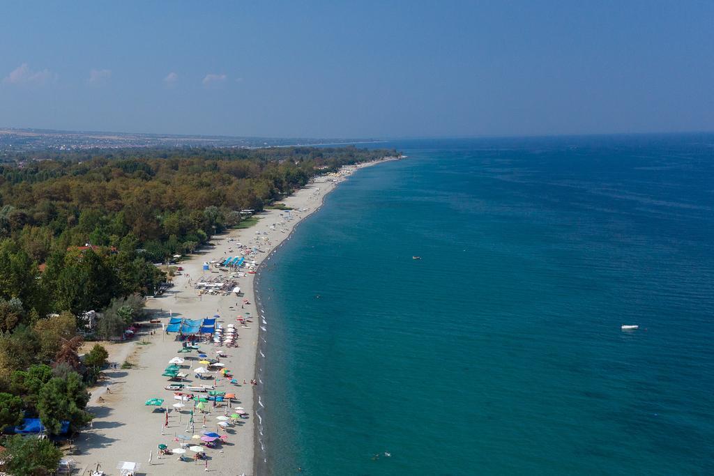 Sintrivanis Resort Beach Paralía Skotínis Esterno foto